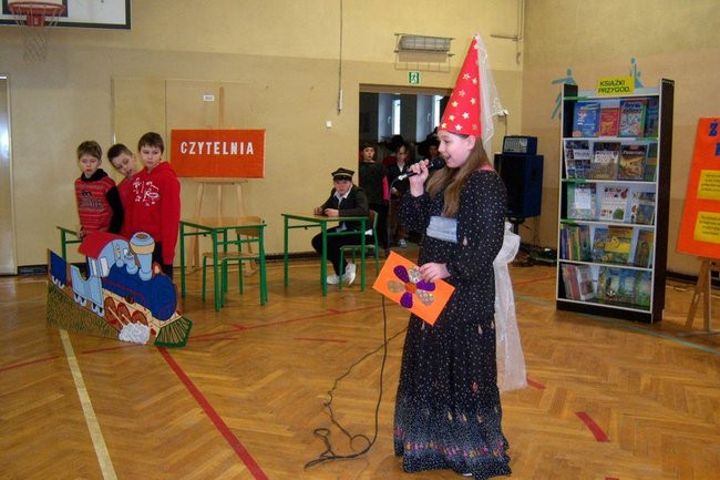 Pasowanie na czytelnika w ?dziesiątce? (zdjęcia)