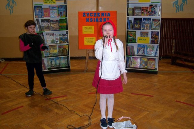 Pasowanie na czytelnika w ?dziesiątce? (zdjęcia)