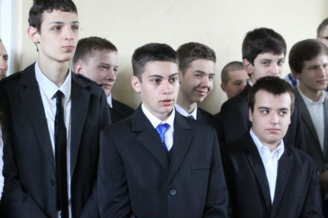 Gimnazjaliści mają ciężkie dni (zdjęcia)