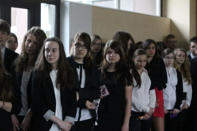 Gimnazjaliści mają ciężkie dni (zdjęcia)