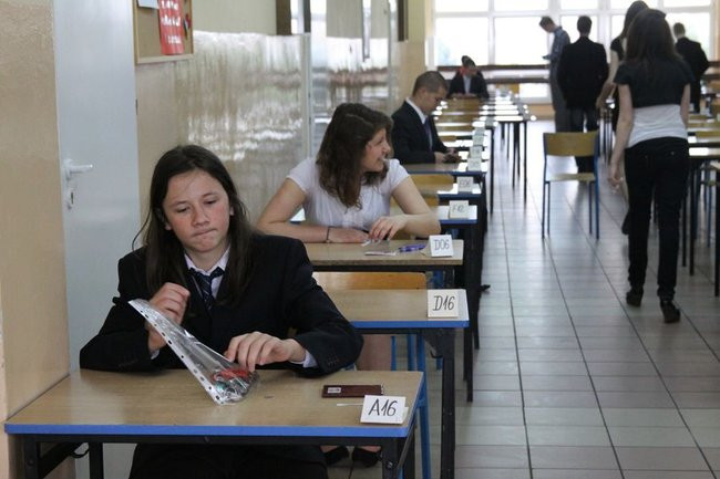 Gimnazjaliści mają ciężkie dni (zdjęcia)