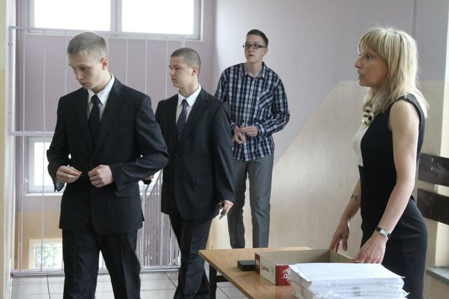Gimnazjaliści mają ciężkie dni (zdjęcia)
