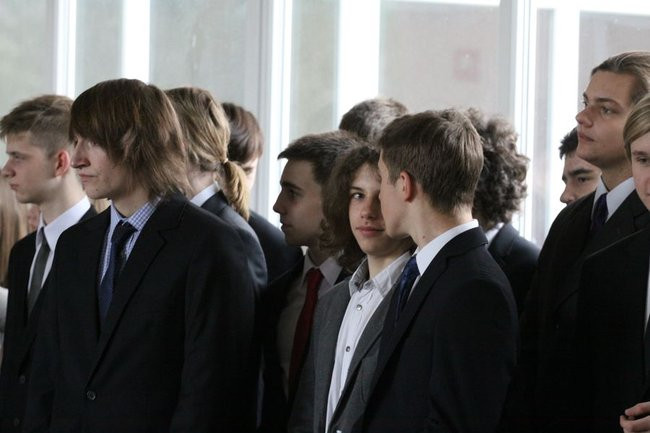 Gimnazjaliści mają ciężkie dni (zdjęcia)