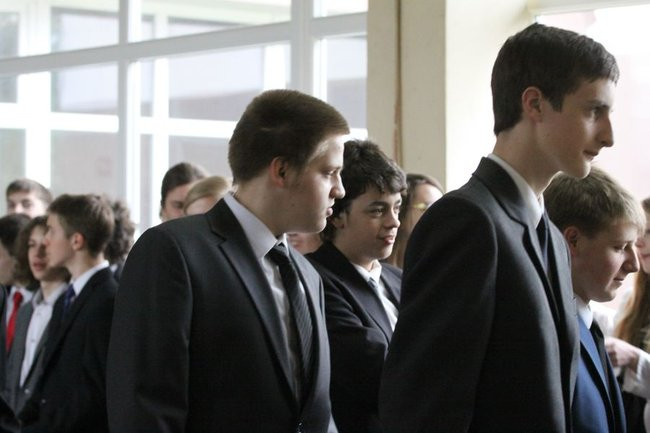 Gimnazjaliści mają ciężkie dni (zdjęcia)