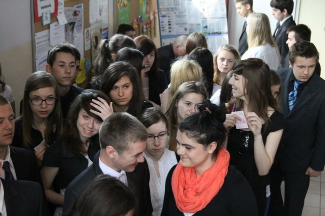 Gimnazjaliści mają ciężkie dni (zdjęcia)