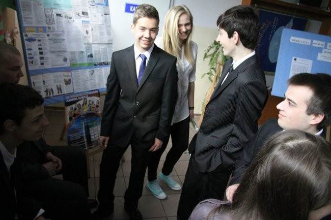 Gimnazjaliści mają ciężkie dni (zdjęcia)