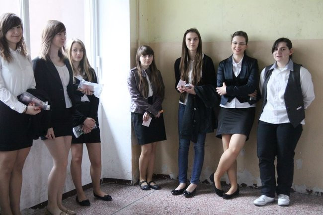 Gimnazjaliści mają ciężkie dni (zdjęcia)