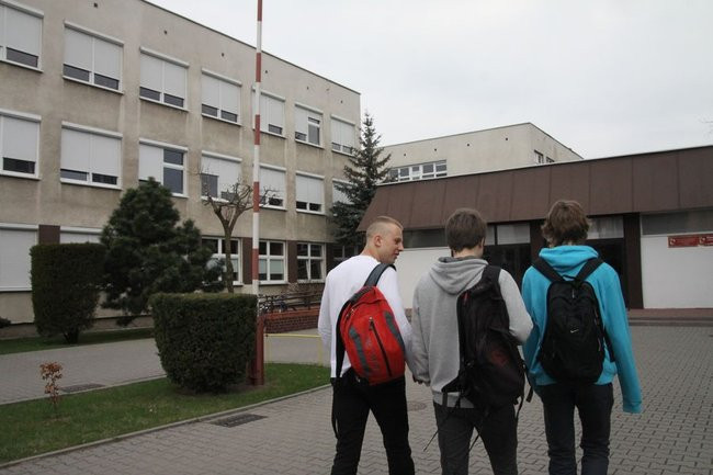 Gimnazjaliści mają ciężkie dni (zdjęcia)