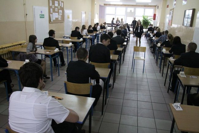 Gimnazjaliści mają ciężkie dni (zdjęcia)