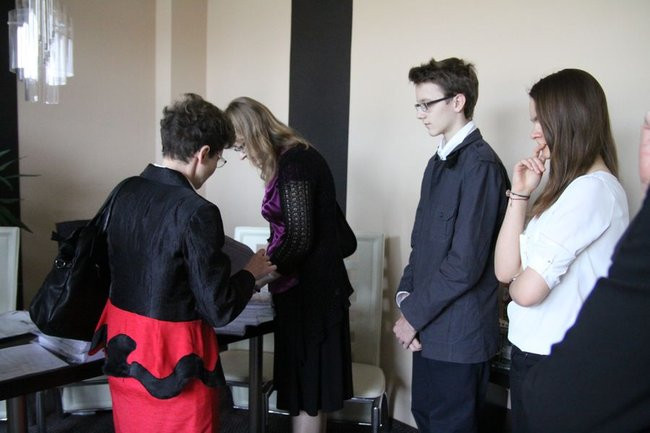 Gimnazjaliści mają ciężkie dni (zdjęcia)