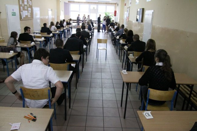 Gimnazjaliści mają ciężkie dni (zdjęcia)