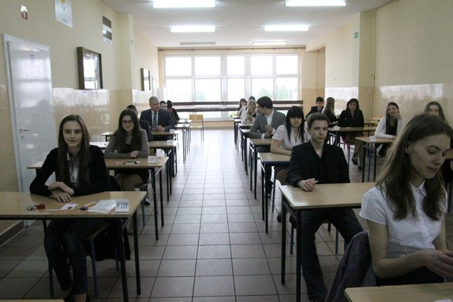 Gimnazjaliści mają ciężkie dni (zdjęcia)