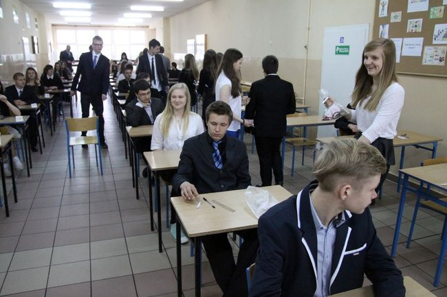 Gimnazjaliści mają ciężkie dni (zdjęcia)