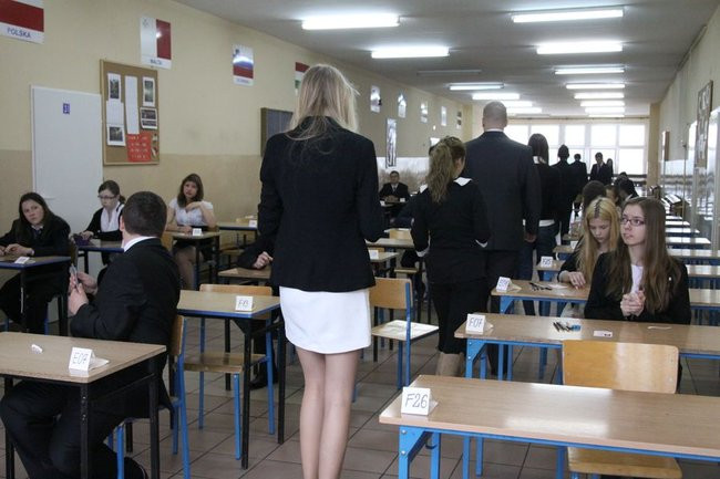 Gimnazjaliści mają ciężkie dni (zdjęcia)