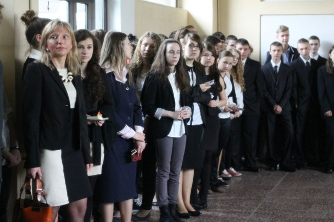 Gimnazjaliści mają ciężkie dni (zdjęcia)