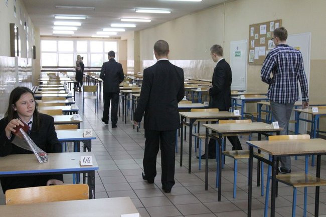 Gimnazjaliści mają ciężkie dni (zdjęcia)
