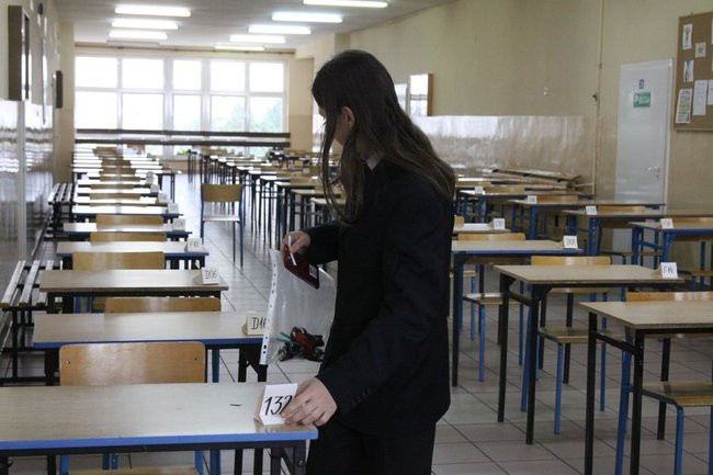 Gimnazjaliści mają ciężkie dni (zdjęcia)