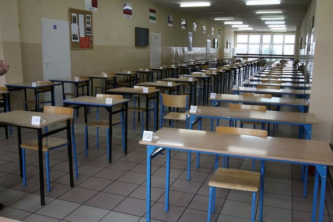 Gimnazjaliści mają ciężkie dni (zdjęcia)
