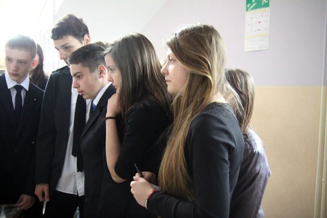 Gimnazjaliści mają ciężkie dni (zdjęcia)