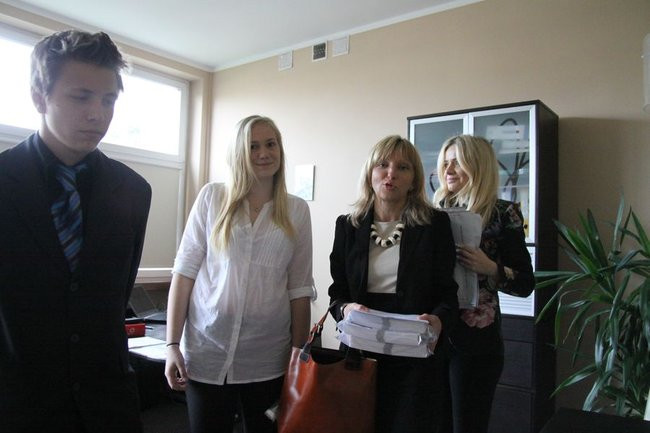 Gimnazjaliści mają ciężkie dni (zdjęcia)