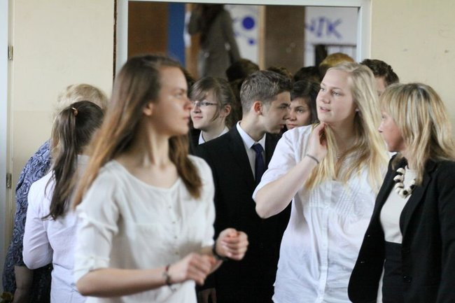 Gimnazjaliści mają ciężkie dni (zdjęcia)