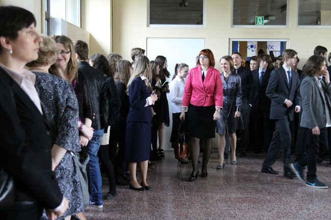 Gimnazjaliści mają ciężkie dni (zdjęcia)