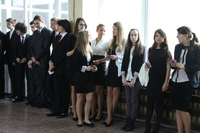 Gimnazjaliści mają ciężkie dni (zdjęcia)