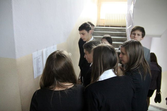 Gimnazjaliści mają ciężkie dni (zdjęcia)