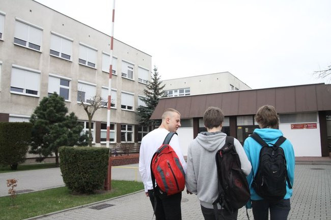 Gimnazjaliści mają ciężkie dni (zdjęcia)
