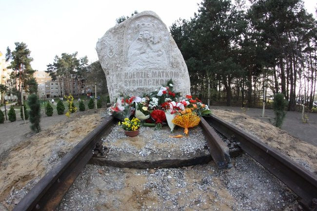 Odsłonięto Pomnik Matki Sybiraczki (zdjęcia)