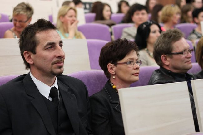 Maturzyści z IV LO pożegnali szkołę (zdjęcia)