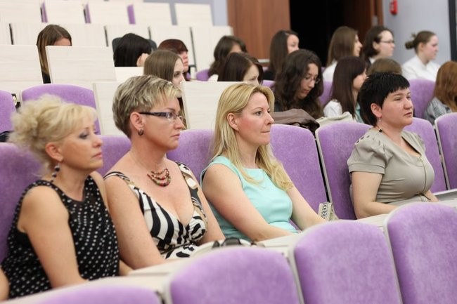 Maturzyści z IV LO pożegnali szkołę (zdjęcia)