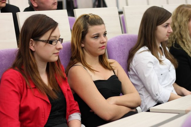 Maturzyści z IV LO pożegnali szkołę (zdjęcia)