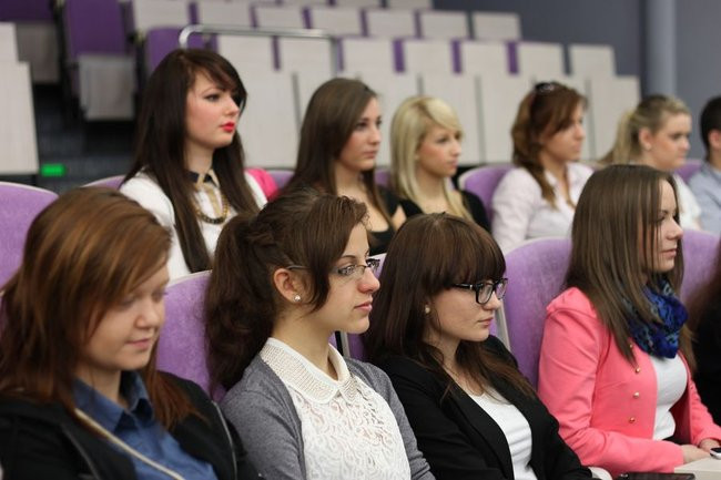 Maturzyści z IV LO pożegnali szkołę (zdjęcia)