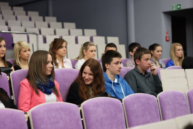 Maturzyści z IV LO pożegnali szkołę (zdjęcia)