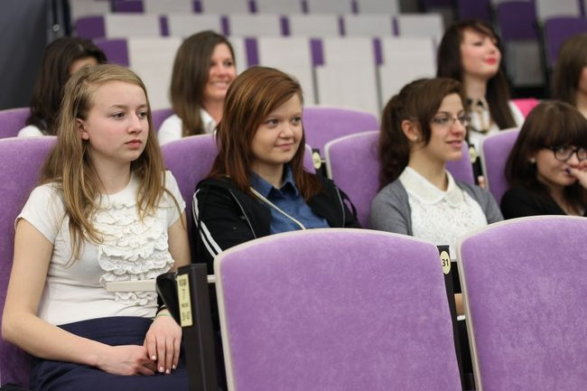 Maturzyści z IV LO pożegnali szkołę (zdjęcia)