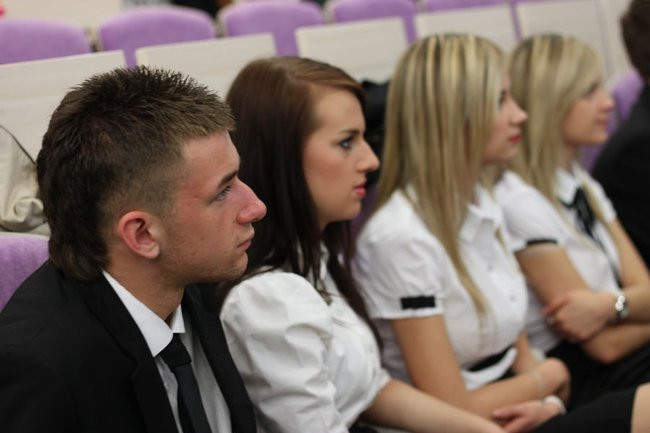 Maturzyści z IV LO pożegnali szkołę (zdjęcia)