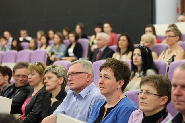Maturzyści z IV LO pożegnali szkołę (zdjęcia)