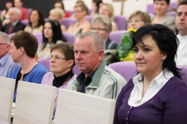 Maturzyści z IV LO pożegnali szkołę (zdjęcia)