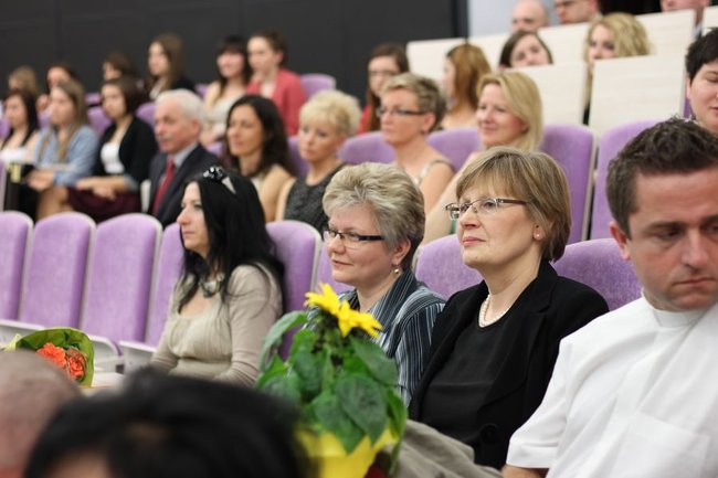 Maturzyści z IV LO pożegnali szkołę (zdjęcia)