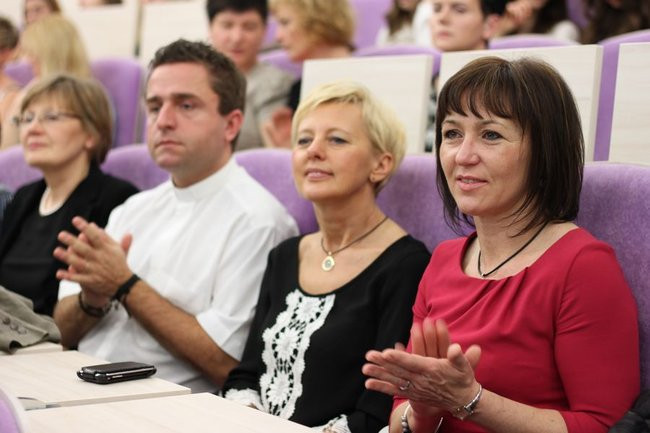 Maturzyści z IV LO pożegnali szkołę (zdjęcia)