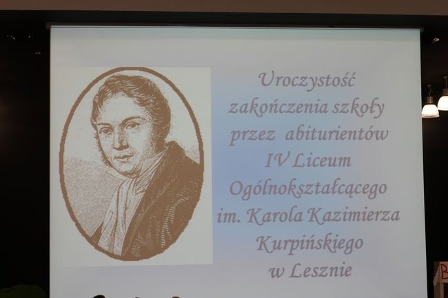 Maturzyści z IV LO pożegnali szkołę (zdjęcia)