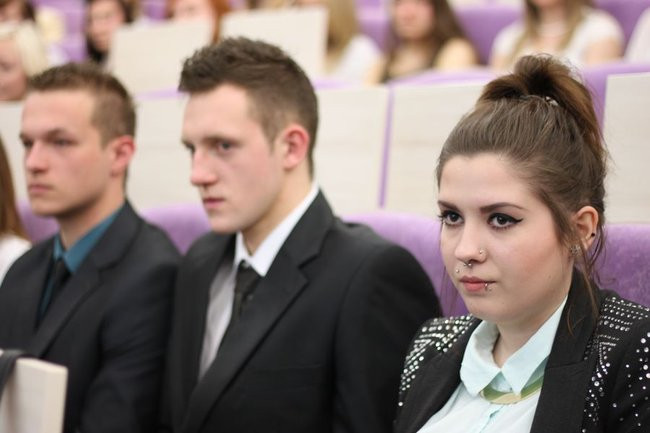 Maturzyści z IV LO pożegnali szkołę (zdjęcia)