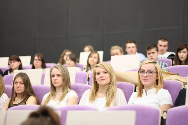 Maturzyści z IV LO pożegnali szkołę (zdjęcia)