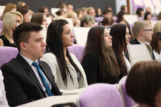 Maturzyści z IV LO pożegnali szkołę (zdjęcia)