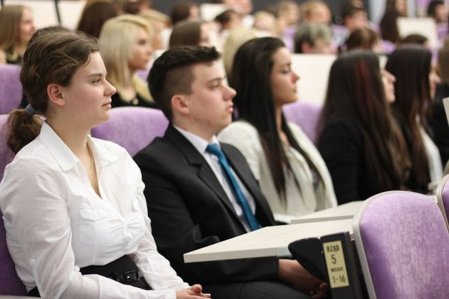 Maturzyści z IV LO pożegnali szkołę (zdjęcia)