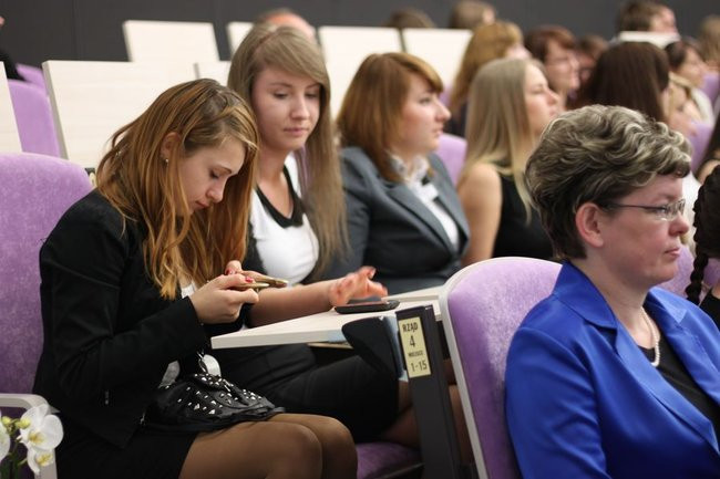 Maturzyści z IV LO pożegnali szkołę (zdjęcia)