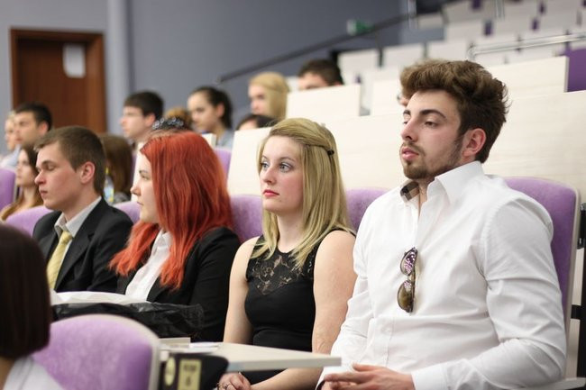 Maturzyści z IV LO pożegnali szkołę (zdjęcia)