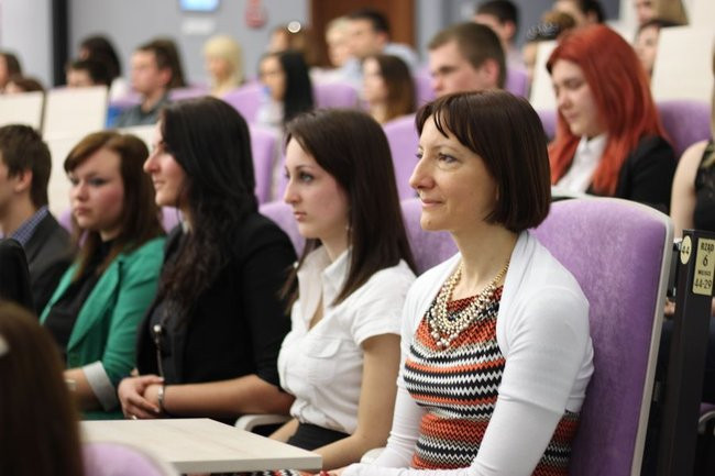 Maturzyści z IV LO pożegnali szkołę (zdjęcia)