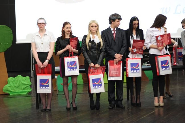 Maturzyści z IV LO pożegnali szkołę (zdjęcia)